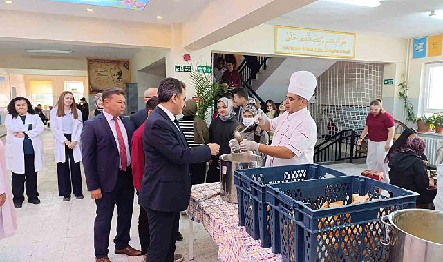 Öğrencilere sıcak çorba ikramı