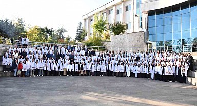 Öğretmen adayları önlüklerini giydi