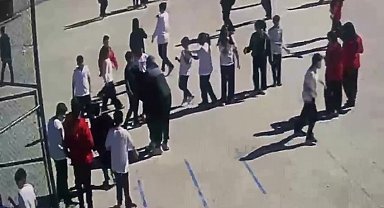 Öğretmenin hayat kurtaran manevrası güvenlik kamerasında