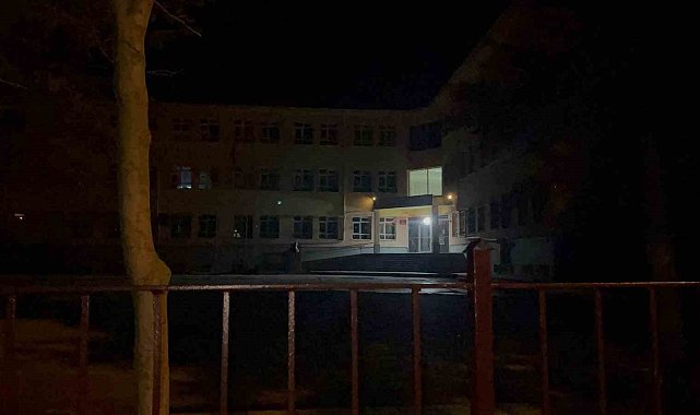Okul bahçesinde baba ve oğlunun darbedilip bıçaklanmasına ilişkin davaya devam edildi