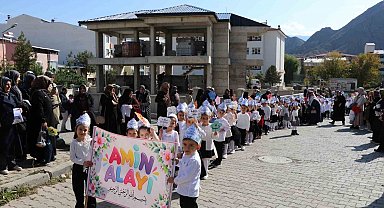 Oltulu minik yüreklerden "Amin Alayı"