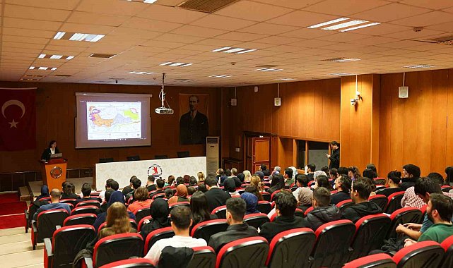 OMÜ'de "Tarihsel Süreçte Cumhuriyet ve Kazanımları" konferansı