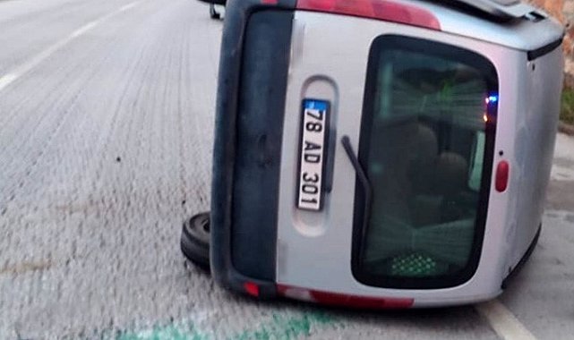 Önce refüje ardından otomobile çarparak devrildi: 1 yaralı
