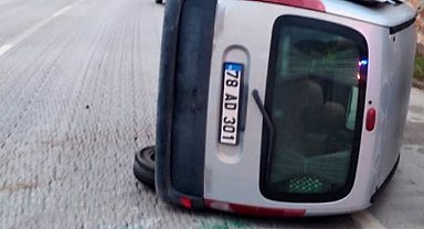 Önce refüje ardından otomobile çarparak devrildi: 1 yaralı