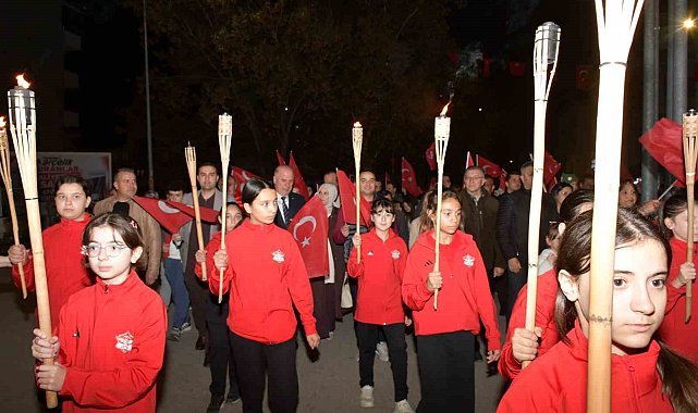 Osmaneli'de 29 Ekim Cumhuriyet Bayramı fener alayı düzenlendi