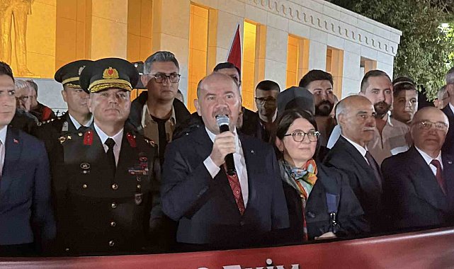 Osmaniye'de Cumhuriyet'in 103. yılı 103 metrelik Türk bayrağıyla kutlandı