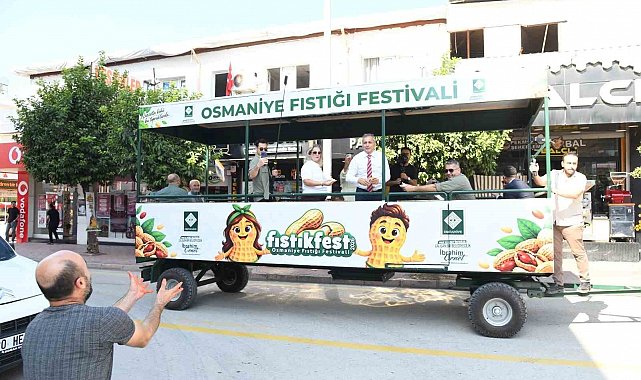 Osmaniye'de festival öncesi Başkan Çenet çiftçilerle fıstık hasadı yaptı