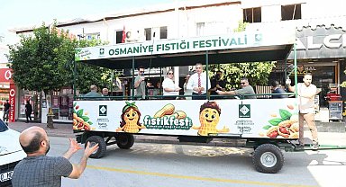 Osmaniye'de festival öncesi Başkan Çenet çiftçilerle fıstık hasadı yaptı