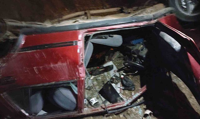 Osmaniye'de otomobil köprü temeline düştü: Küçük çocuk "Baban iyi" sözleriyle sakinleştirildi