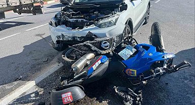 Otomobil jandarma motosikletine çarptı, uzman çavuş yaralandı