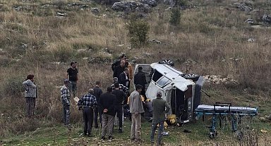 Otomobil şarampole yuvarlandı: 2 yaralı