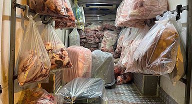 Otoyolda durdurulan kamyonetten 2 ton 809 kilo et ve sakatat çıktı