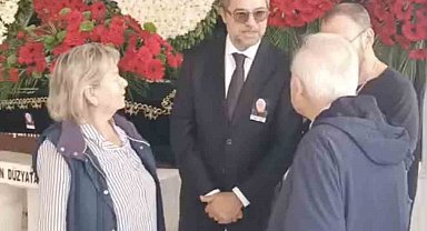 Oyuncu Engin Altan Düzyatan'ın babası İzmir'de son yolculuğuna uğurlandı