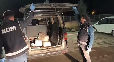 Özenle paketlenmiş kutulardan cephanelik çıktı