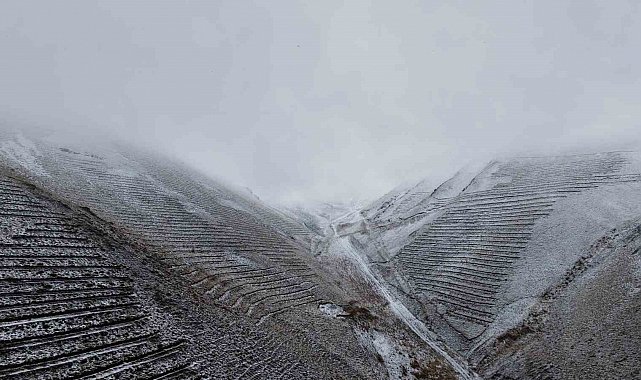 Palandöken'in zirvesi beyaza büründü: Erzurum'da sıcaklık eksi 3,3 dereceye düştü