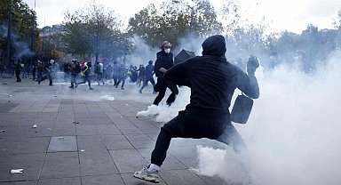Paris sokakları savaş alanına döndü