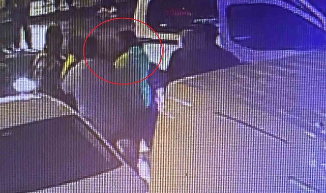 Park halindeki araca çarptı, ihbara gelen polise kafa attı: Alkollü sürücü gözaltına alındı