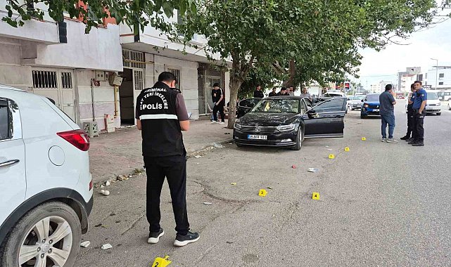 Park halindeki otomobil kurşunlandı
