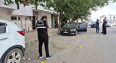 Park halindeki otomobil kurşunlandı