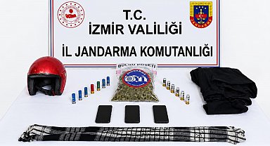 Park halindeki otomobillere ateş eden 2 şüpheli yakalandı