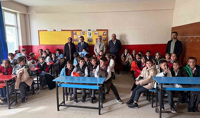 Patnos'ta 100 öğrenciye mont ve bot yardımı