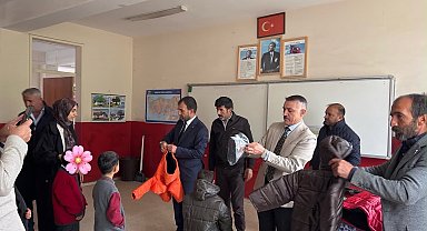 Patnos'ta öğrencilere mont ve bot desteği