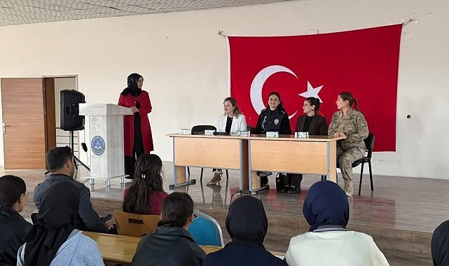Patnos'ta "Kariyer günleri" etkinliği: Gençlerin geleceğine ışık tutuldu