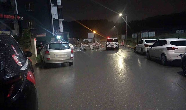 Pendik'te toprak kayması nedeniyle bina boşaltıldı