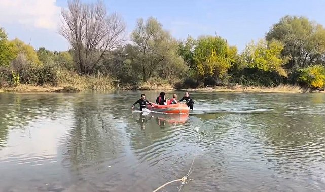 Piknik yaparken mahsur kalan 2 kişiyi itfaiye kurtardı