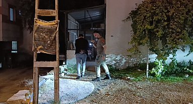 Plakasız motosikletle gelen şüpheli 1 kişiyi ayağından vurdu