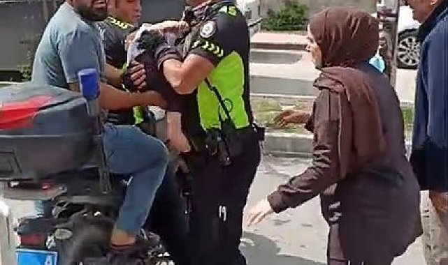 Polis, bilinci kapanan bebeği motosikletle hastaneye yetiştirdi