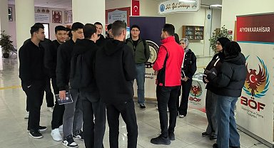 Polis ekipleri üniversite öğrencilerini bilgilendirdi