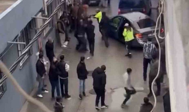 Polisten kaçan araç durduruldu, mahalleli şüphelileri kaçırdı