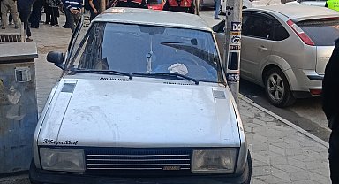 Polisten kaçarken ters yöne girdi, kaldırımda sıkıştı