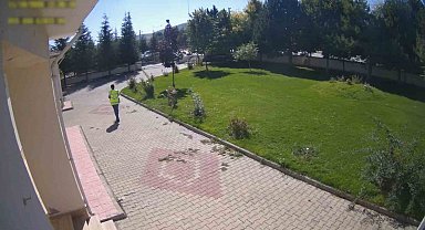Polisten yardım istedi, hayata tutundu