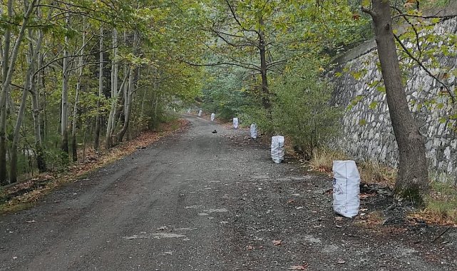 Pozantı'da 2 emekli arkadaş, 3 günde 20 çuval çöp topladı
