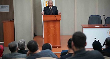 Prof. Dr. Durmuş Boztuğ, Türk irfan geleneğinin tarihsel izlerini anlattı