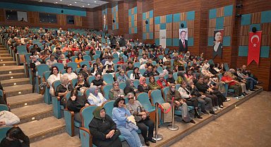 "Üç Kadın Bir Oyun" Esenyurt'ta kapalı gişe sahnelendi