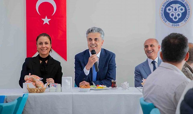 Rektör Kuyrukluyıldız, üniversite personeliyle kahvaltıda buluştu