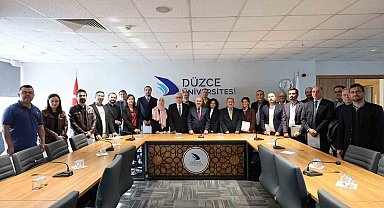 Rektör Sözbir, uluslararası bilim insanları sıralamalarında yer alan akademisyenlerle bir araya geldi