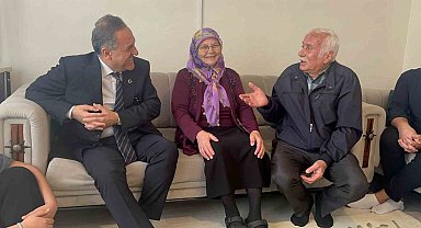 Sağanakta mazgal temizleyen duyarlı kadına Vali Usta'dan teşekkür