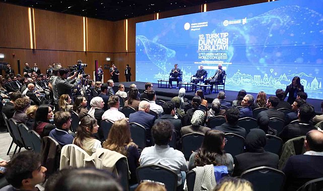 Sağlık Bakanı Memişoğlu 12'nci Türk Tıp Dünyası Kurultayı'nda gençlerle buluştu