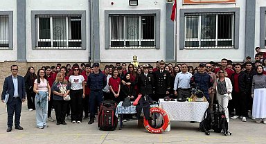 Sahil Güvenlik ekipleri öğrencilerle bir araya geldi