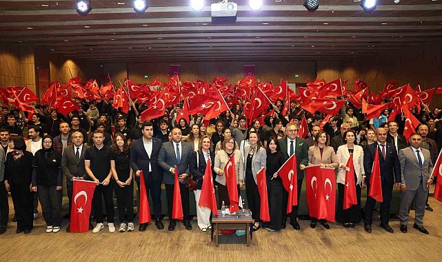 Şahin, "Bir Dakika, Bir Merak, Bir Cevap" programında gençlerle buluştu