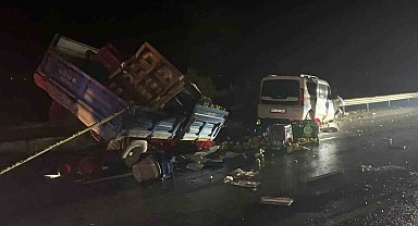 Sakarya'da 3 aracın karıştığı kazada 2 kişi öldü, 3 kişi yaralandı