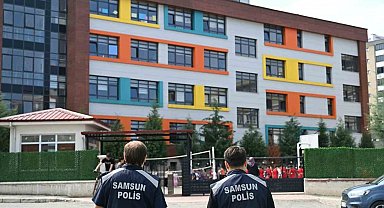 Samsun'da jandarma ve polisin okul çevrelerindeki güvenlik tedbirleri devam ediyor