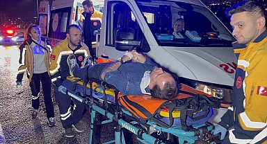Samsun'da otomobil orta refüje çıktı: 2 yaralı
