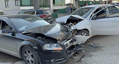 Samsun'da otomobiller çarpıştı: 3 yaralı