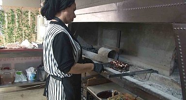 Şanlıurfa'da ciğer kebabına kadın eli değdi