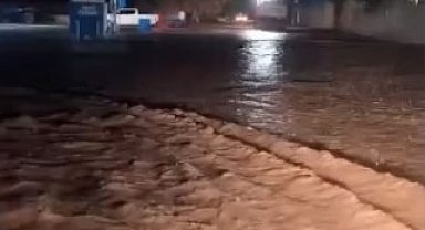 Şanlıurfa'da sağanak su baskınlarına neden oldu